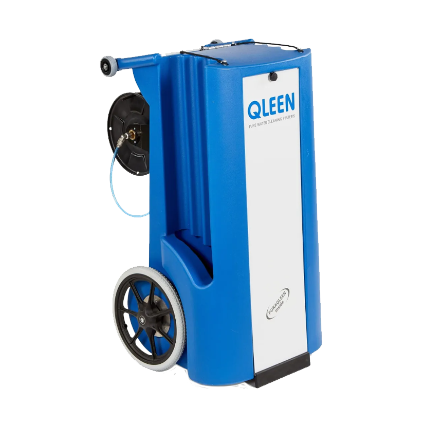Maquina para limpeza de vidros, fachadas, lamelas e painéis solares com água desmineralizada
