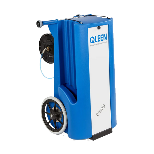 Maquina para limpeza de vidros, fachadas, lamelas e painéis solares com água desmineralizada